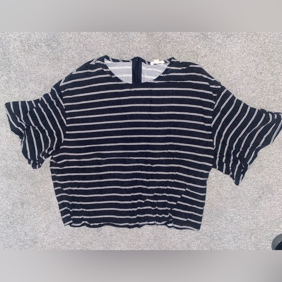 Black and White Stripped Crop Top | ARDENE | Size: L - Picture 1 of 6